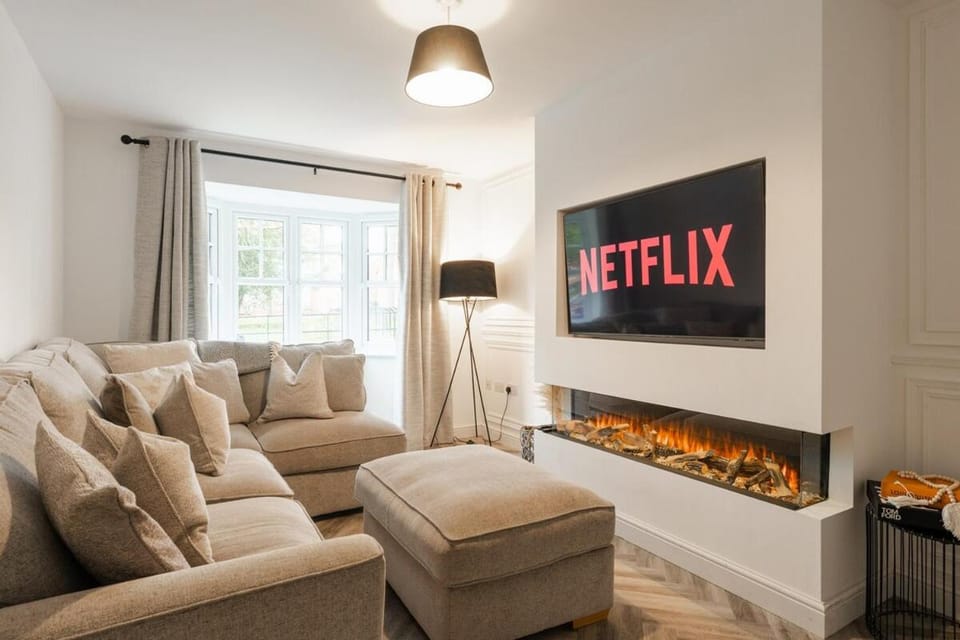 Fab 3 bed detached home with Parking & Free Wi-Fi House in Chester