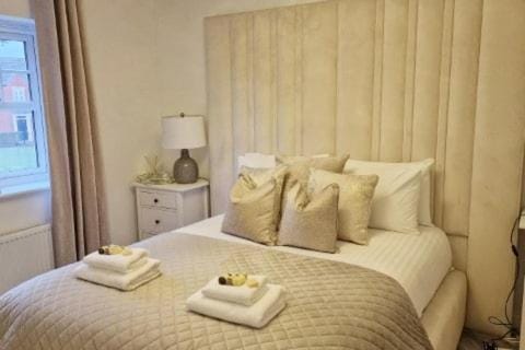 Fab 3 bed detached home with Parking & Free Wi-Fi House in Chester