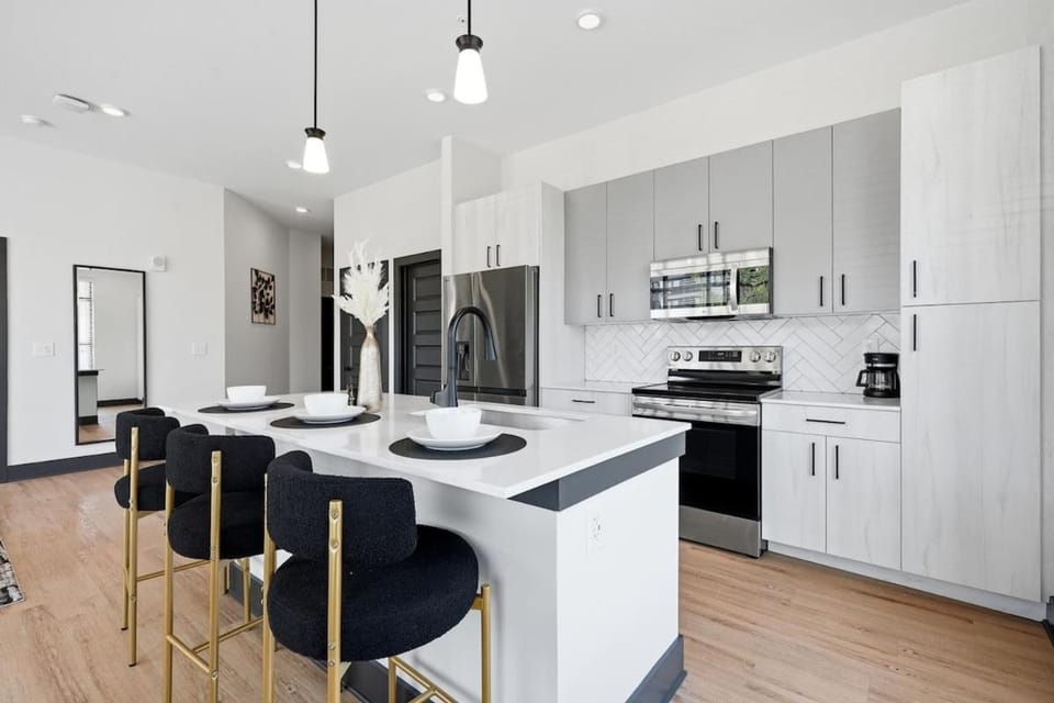 12 mins to World Cup 2BD Luxury Corner Suite Apartment in Candler-McAfee