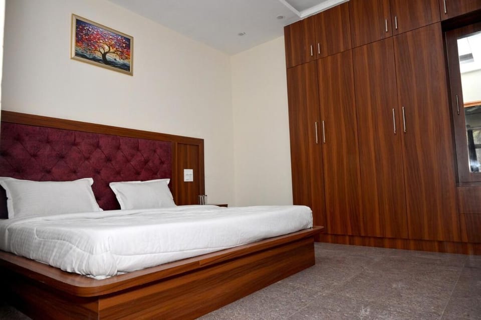 Emerald Nest Cozy 2BHK Hill Apartment Apartment in Himachal Pradesh