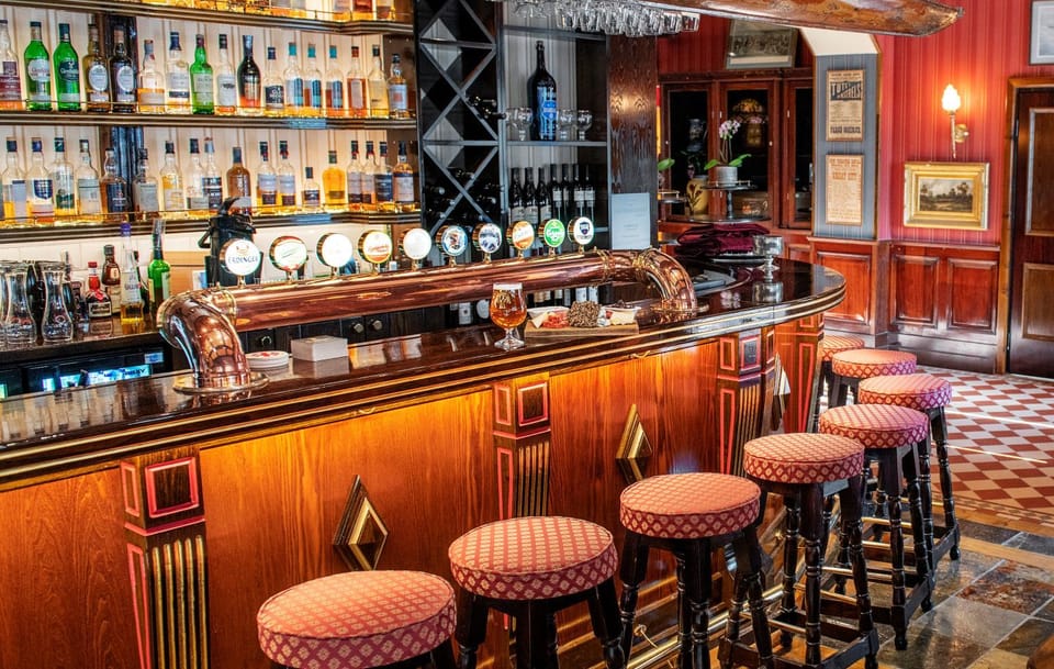 Restaurant/places to eat, Lounge or bar, Food and drinks