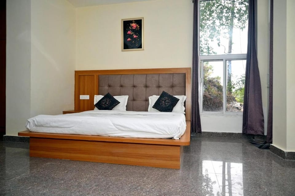 Emerald Woods Stay Forest view 2bhk near kasauli Apartment in Himachal Pradesh
