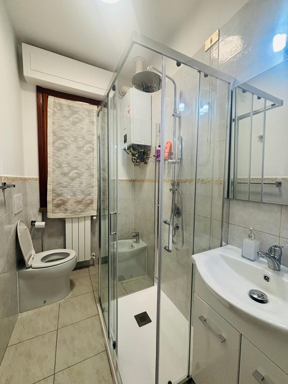 Shower, Toilet, Bathroom