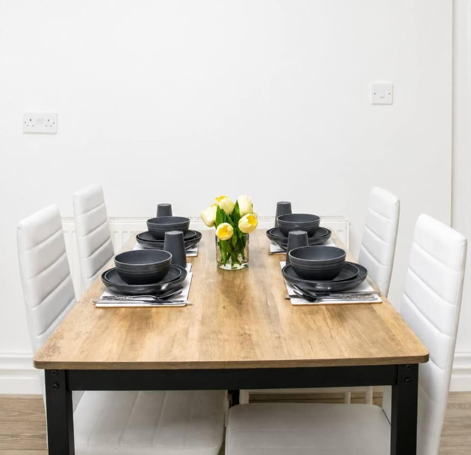 A Private Room with Own Fridge in a Spacious Home Vacation rental in Wolverhampton