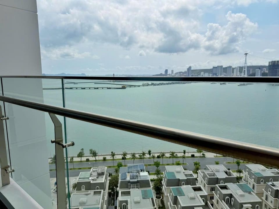 Chung Cư Căn Hộ Homestay Tự Checkin Hạ Long Apartment in Vietnam