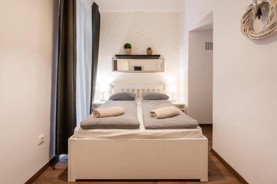 The White - 2BR apt, close to everything Apartment in Budapest