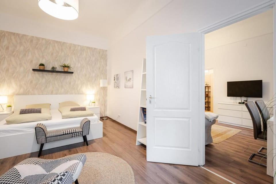 The White - 2BR apt, close to everything Apartment in Budapest