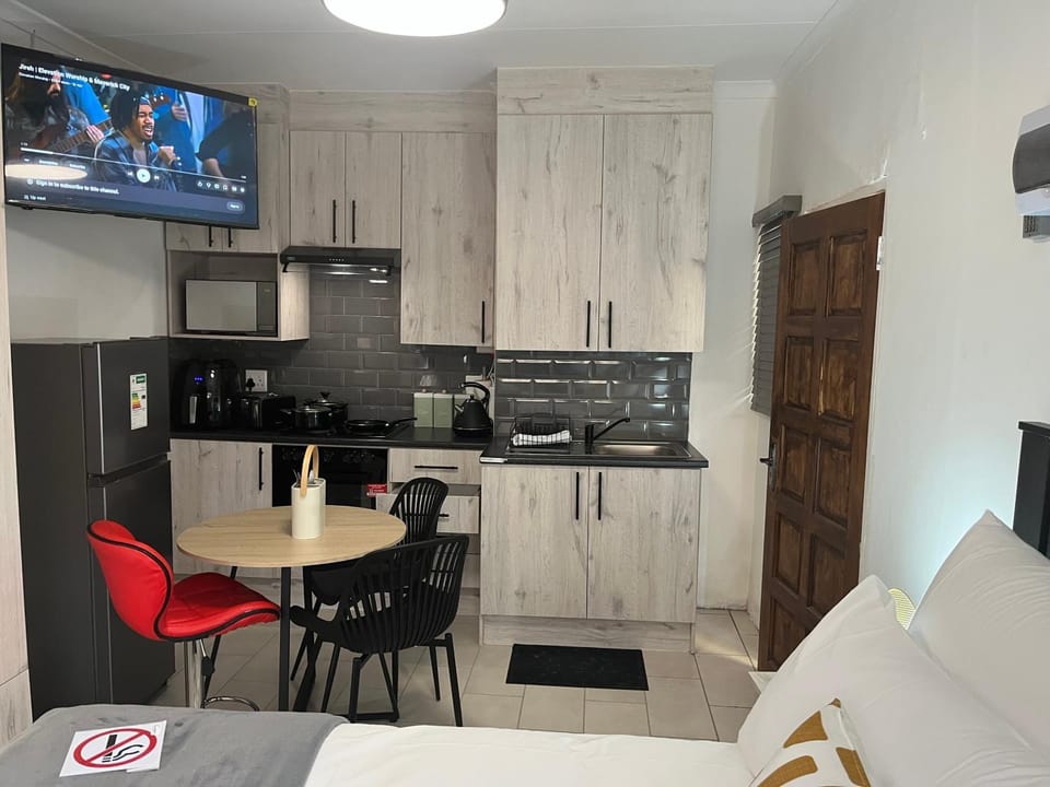 TV and multimedia, Kitchen or kitchenette, Living room, toaster