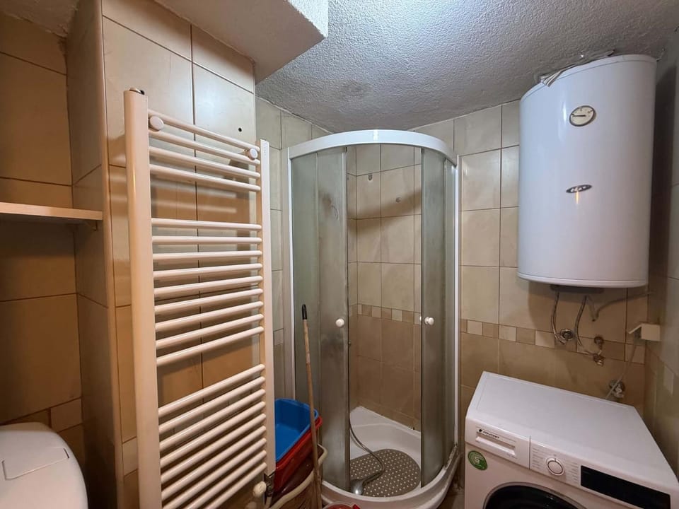 Shower, Bathroom, washing machine
