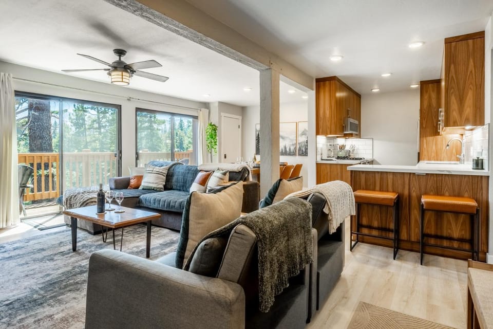 Patio, Day, Natural landscape, Kitchen or kitchenette, Living room, Seating area, furniture