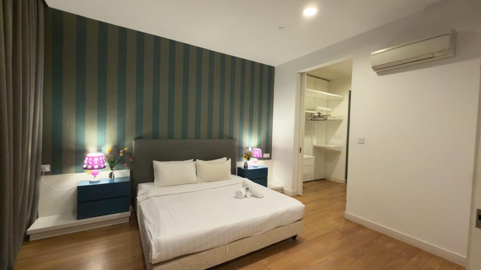 Bed, Photo of the whole room, Bedroom, air conditioner
