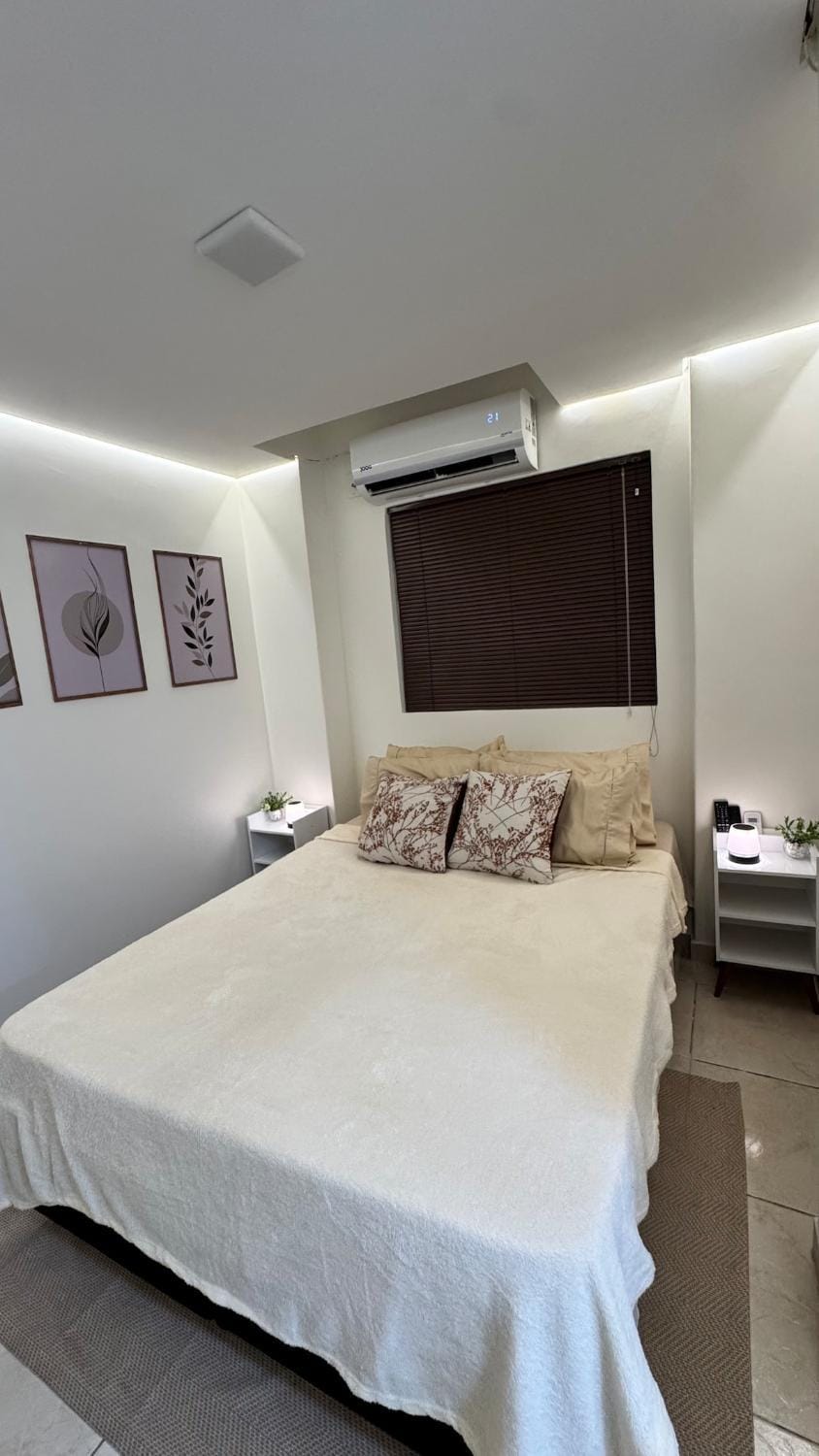 Bed, Photo of the whole room, Bedroom, air conditioner