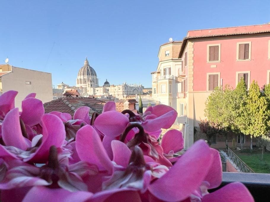 Design apartment La Papessa under the Dome Apartment in Rome