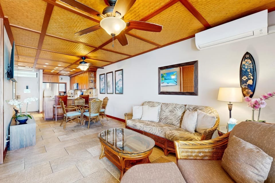Oceanfront Kona Bali Kai 214 - Pool, Hot Tub, AC, WIFI, Laundry, Banyans Beach House in Holualoa