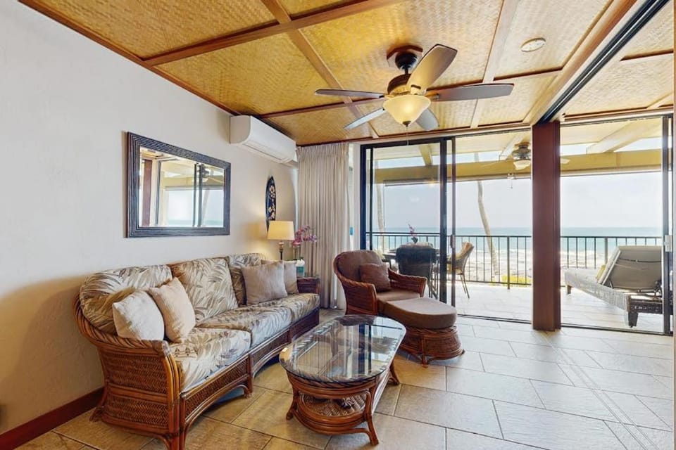 View (from property/room), Balcony/Terrace, Living room, Seating area