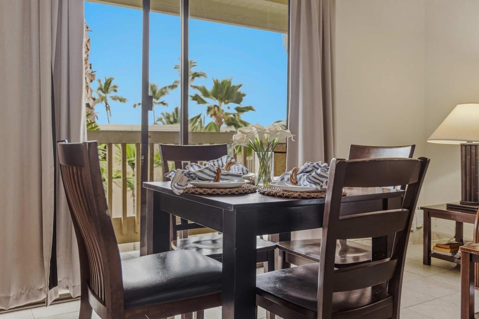 View (from property/room), Balcony/Terrace, Seating area, Dining area, Sea view