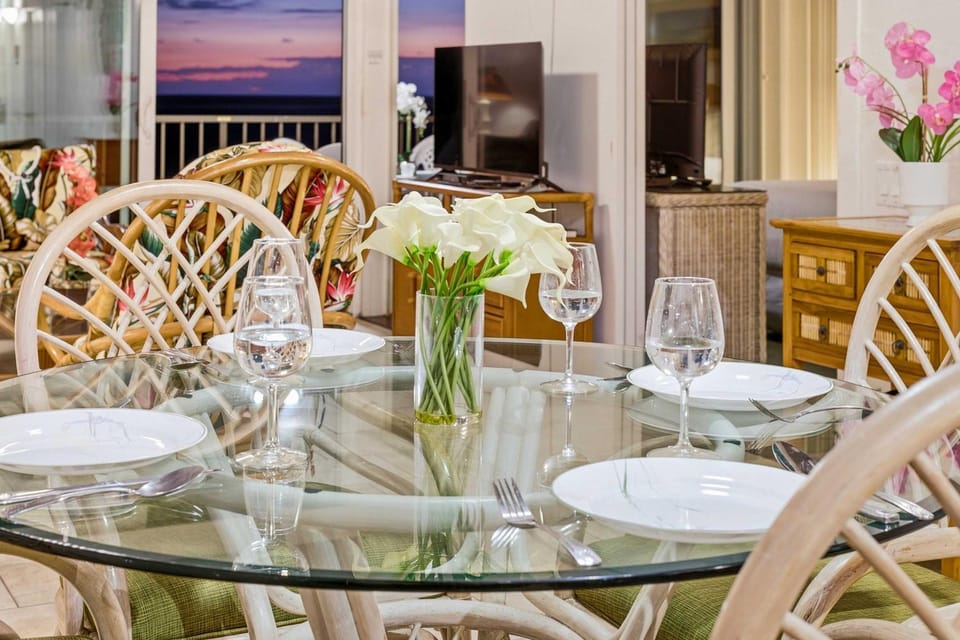 Seating area, Dining area