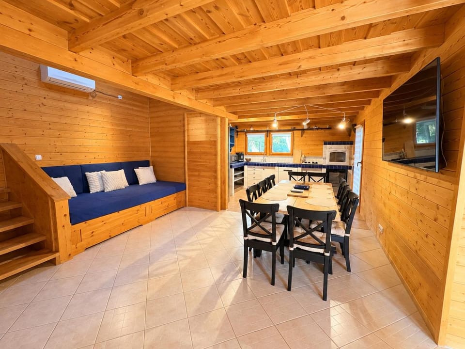Communal lounge/ TV room, Communal lounge/ TV room, Kitchen or kitchenette, Kitchen or kitchenette, Living room, Dining area