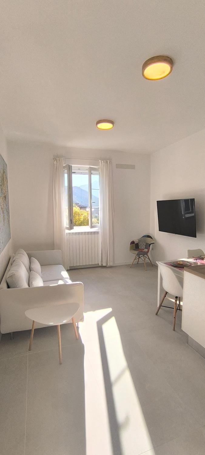 Larius Apartment Lecco Apartment in Province of Lecco