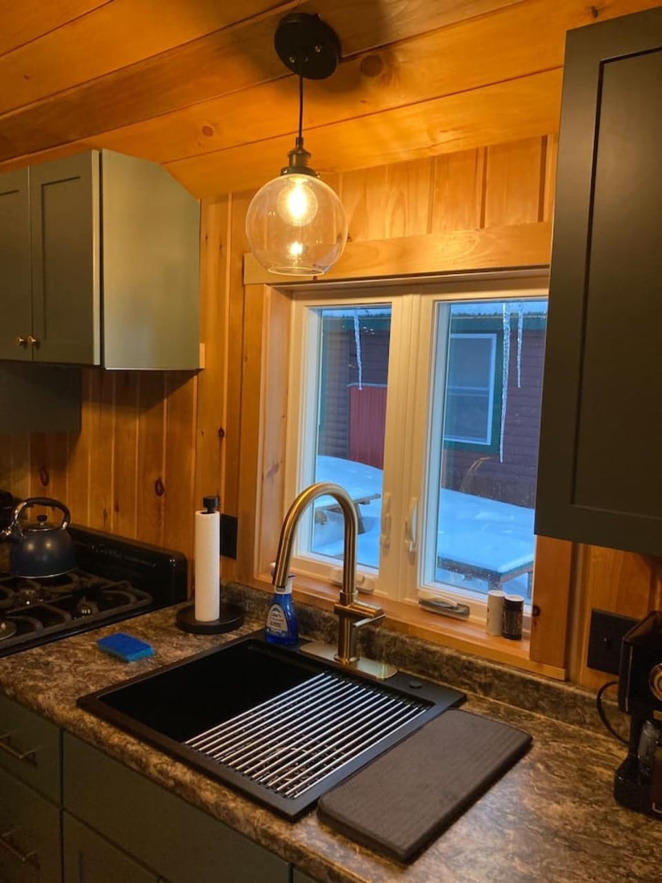 Saddleback 20 Min Lakefront Cabin and Shared Sauna Cabin in Rangeley Lake