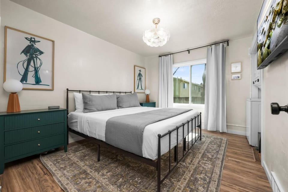Mountain View Manoe-Yard House in Orem