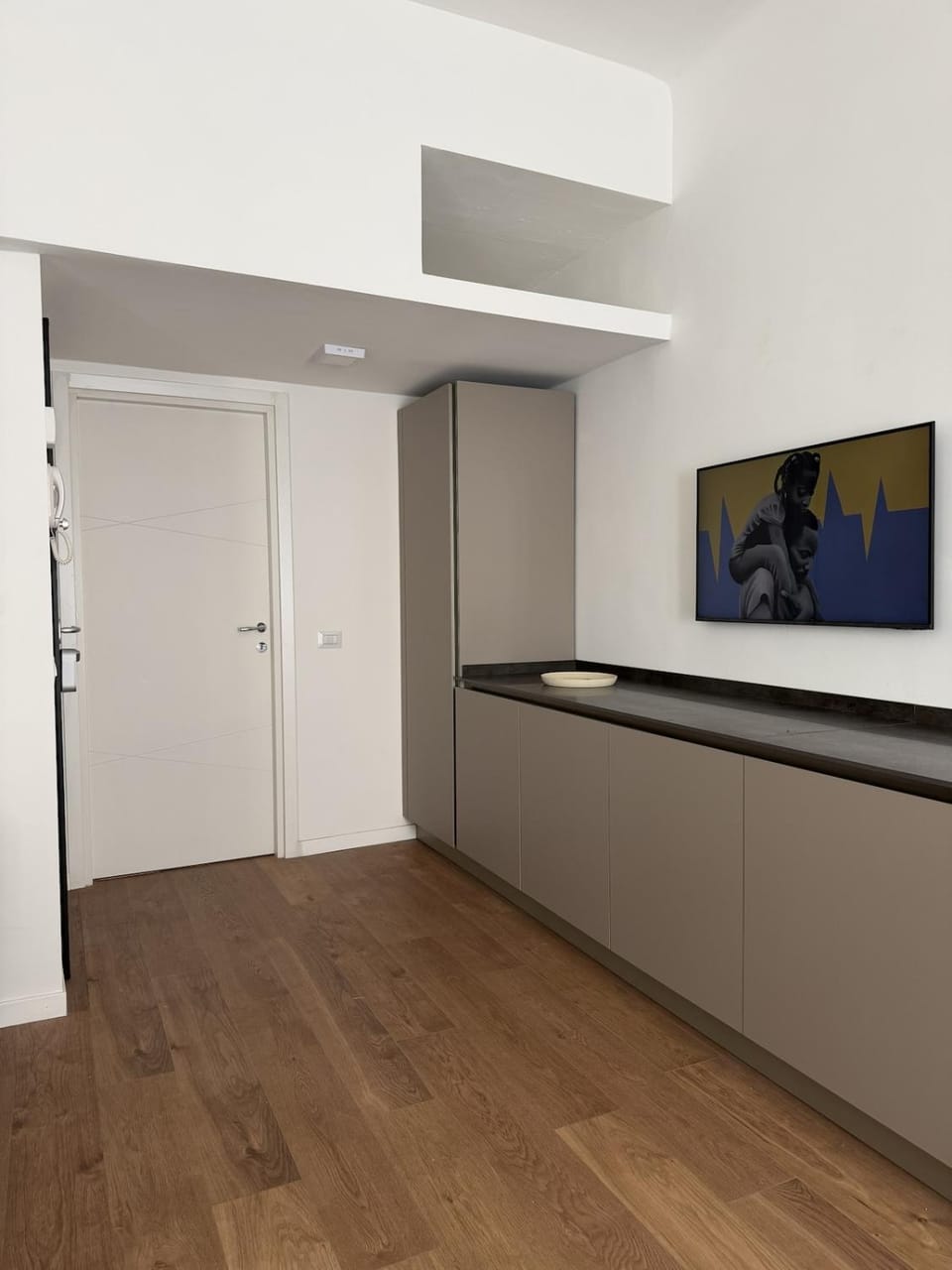 TV and multimedia, wardrobe