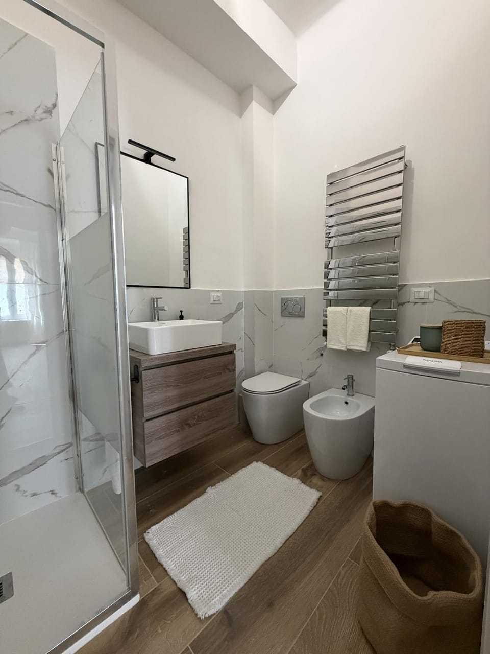 Shower, Toilet, Bathroom, towels, washing machine