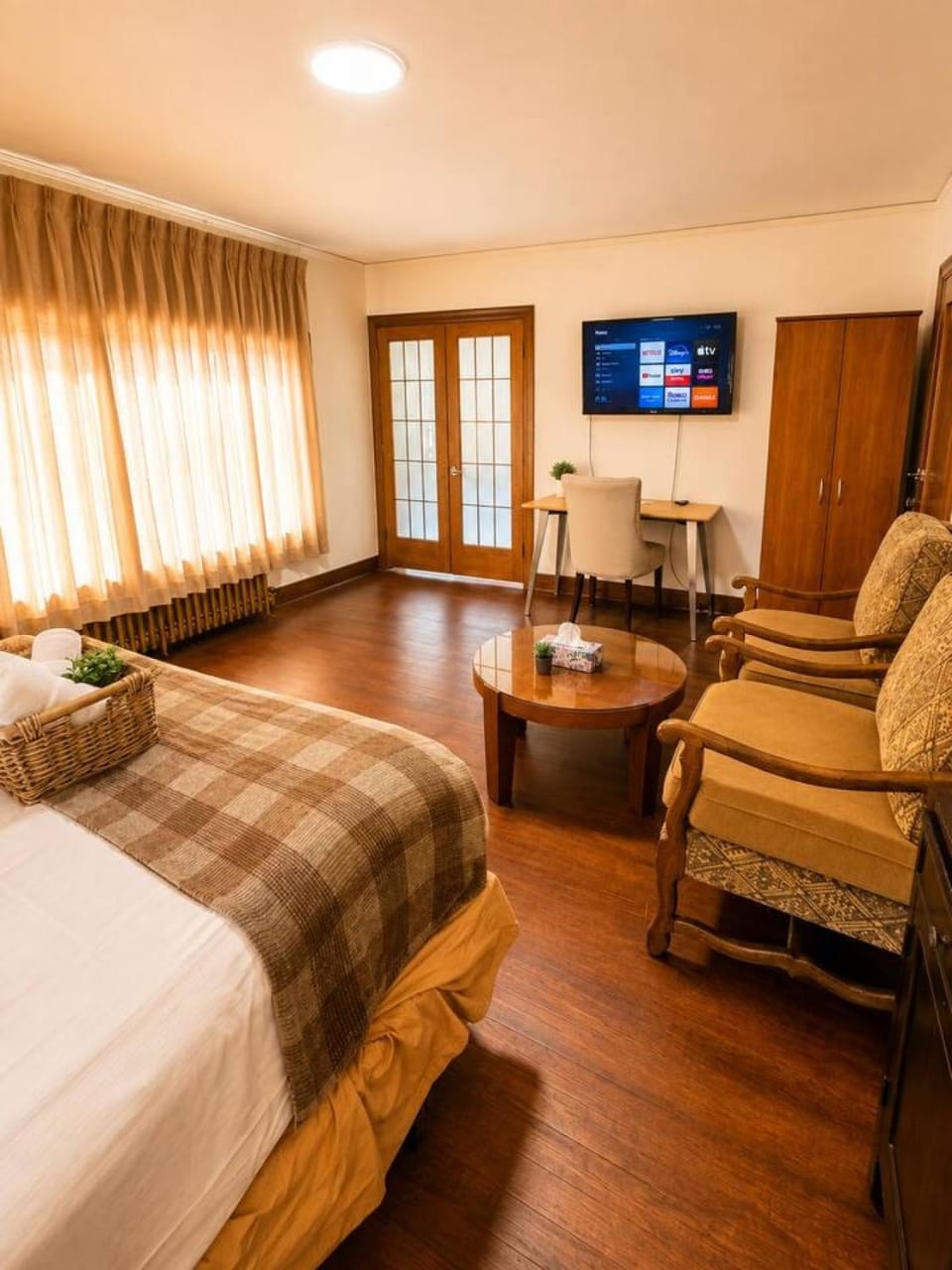 Prestige Executive Suite Vancouver Near YVR and Downtown Vacation rental in Vancouver