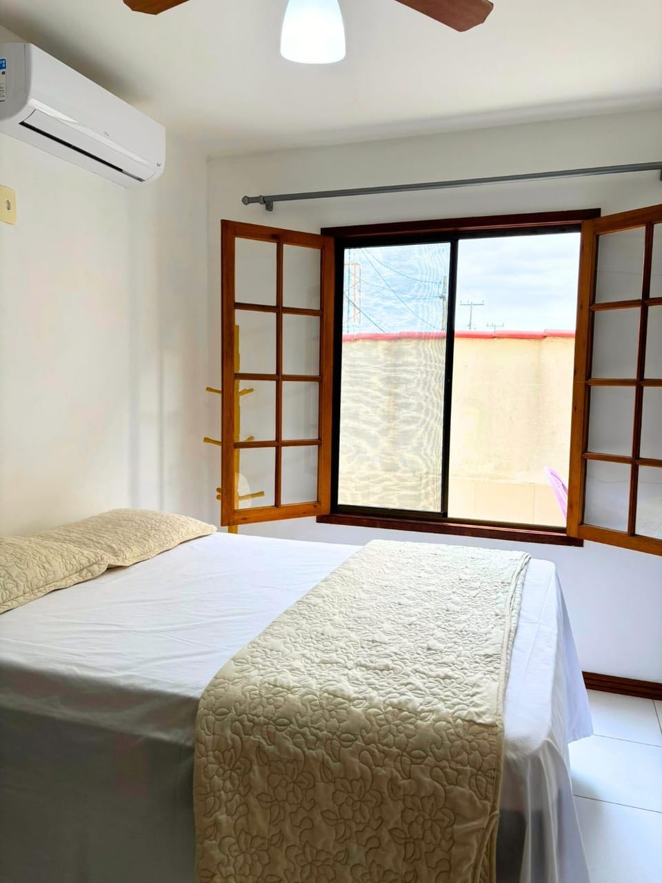 Bed, Bedroom, air conditioner