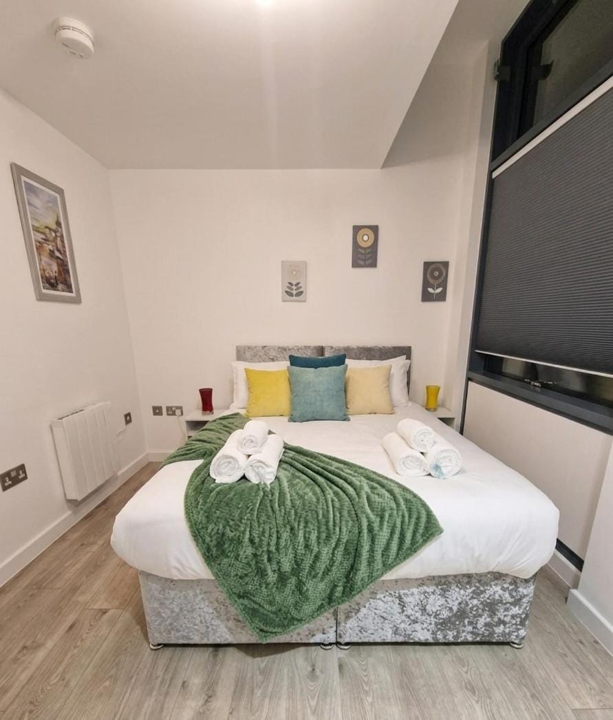 1 Bed Harlow Apartment - Free Parking - Wi-Fi - By The Home Makers Hub Apartment in Harlow