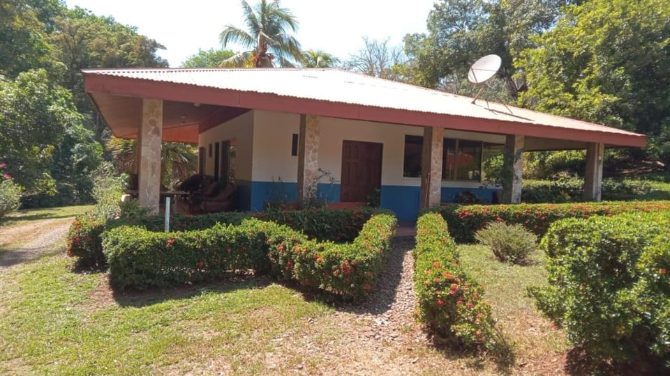 Escapaditas Turrubares Villa in San José Province