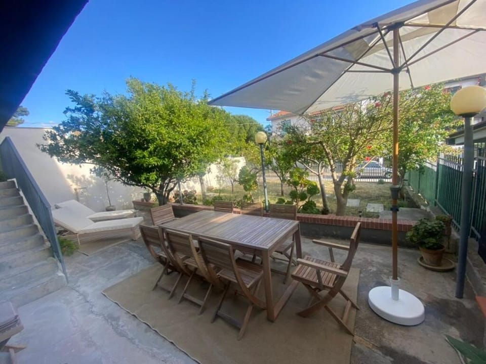 Garden, Seating area, Garden view