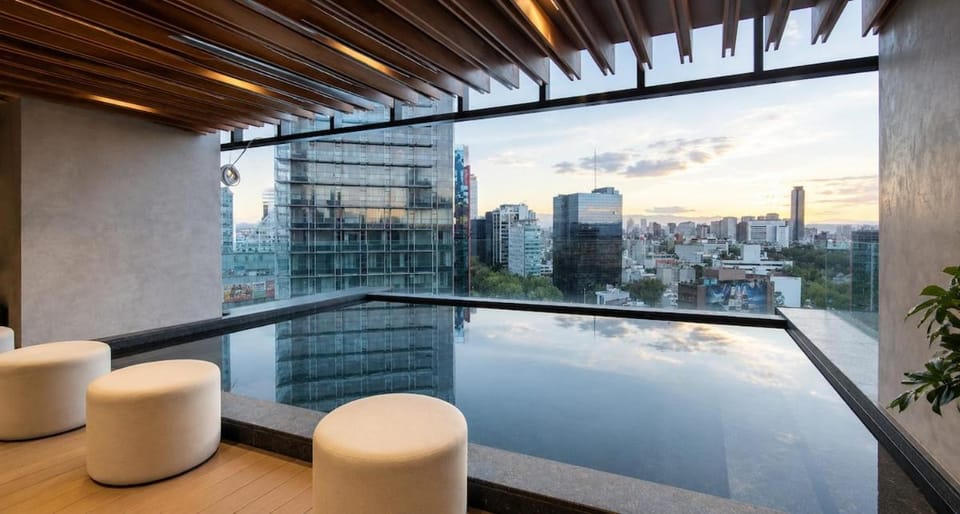 Rooftop Pool Paradise in Reforma w Gym Views House in Mexico City