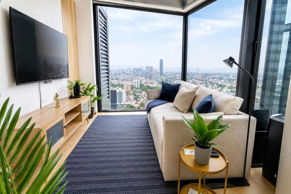 Rooftop Pool Paradise in Reforma w Gym Views House in Mexico City