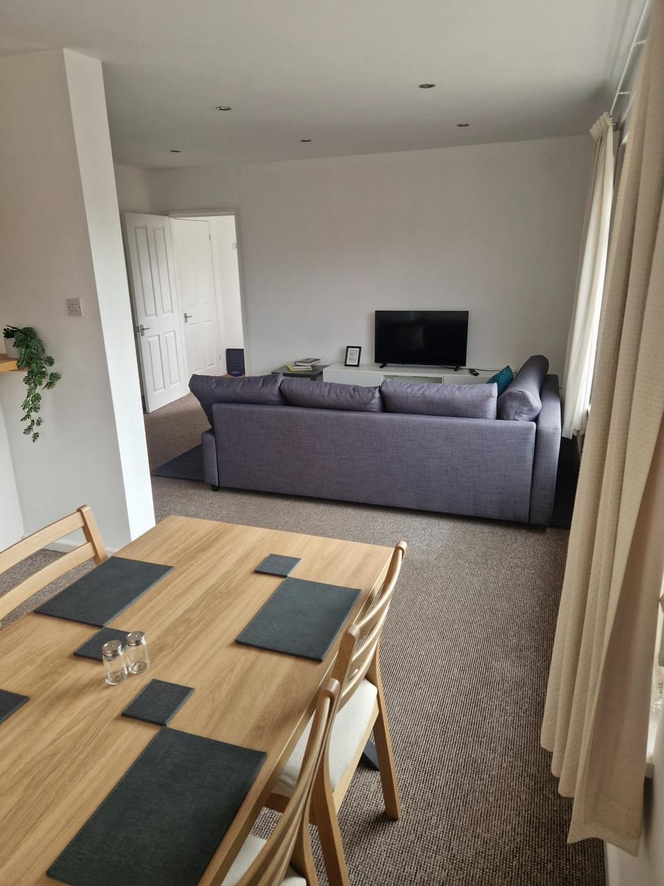 Communal lounge/ TV room, TV and multimedia, Living room, Seating area, Dining area