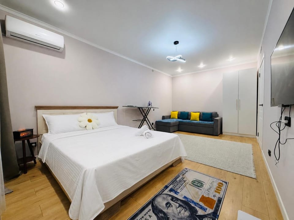 Bed, TV and multimedia, Photo of the whole room, Bedroom, air conditioner