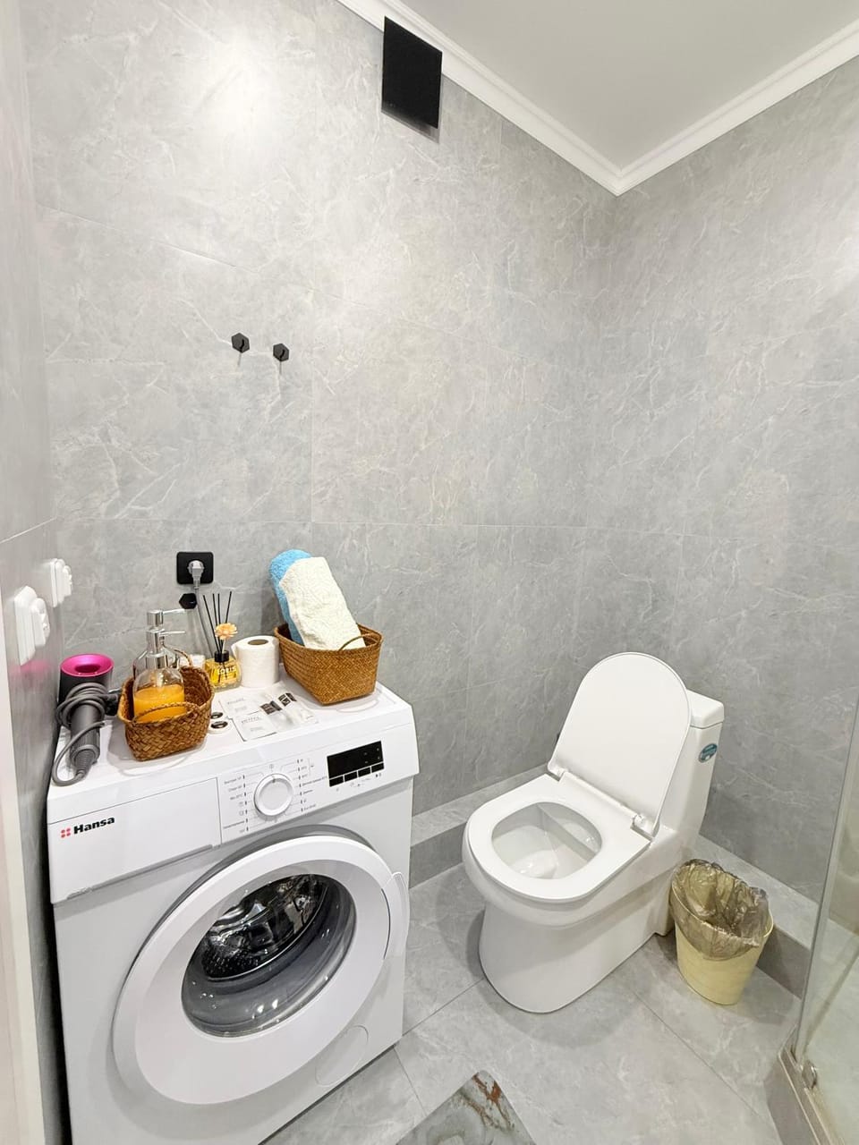 Shower, Toilet, towels, washing machine