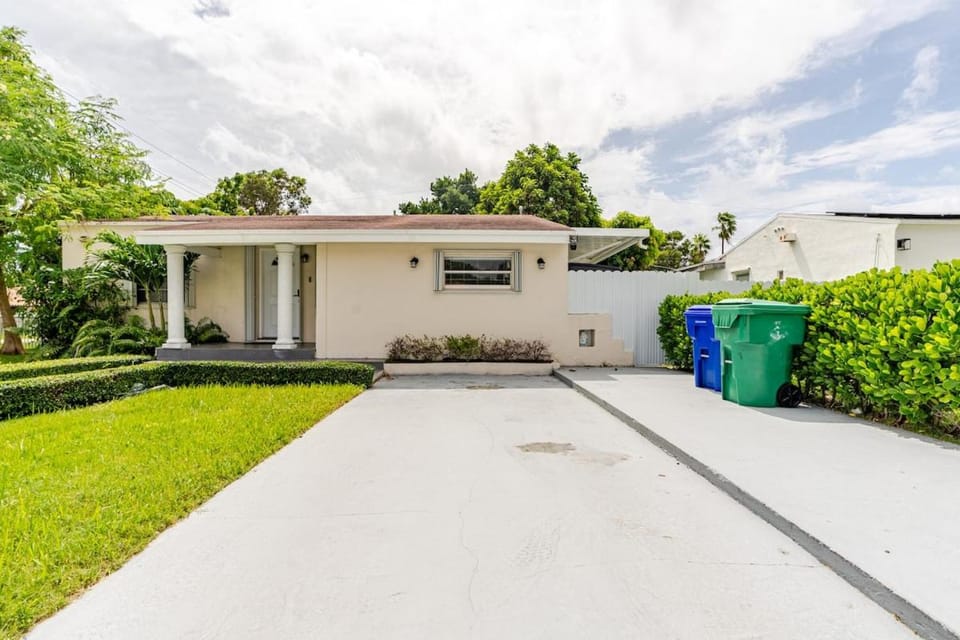 Casa Coral- - Coral Gables- Best Location House in Coral Gables