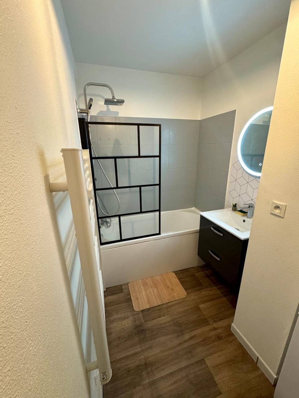 Superbe Appartement Chaleureux avec Parking Privé Apartment in Hauts-de-France