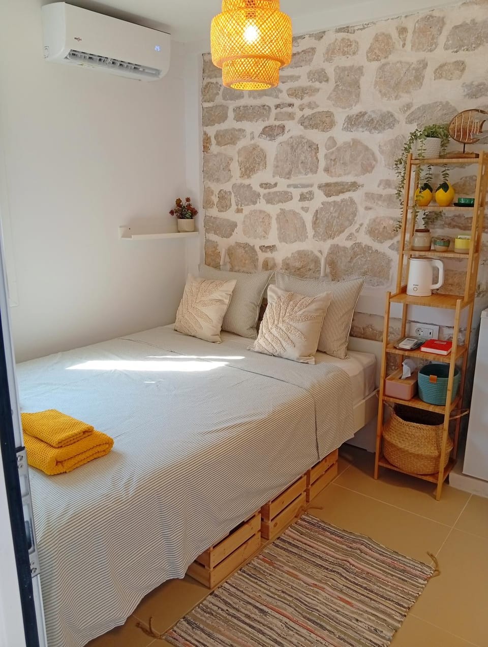 Bed, air conditioner