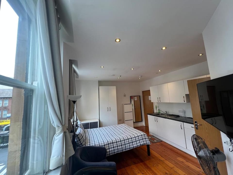Modern Studio with King Street Views City Centre Apartment in Nottingham