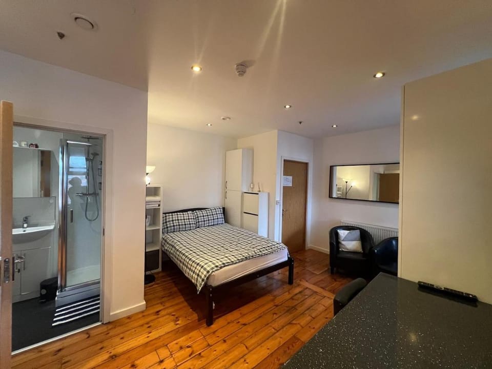 Quiet & Modern Studio Central Location Apartment in Nottingham