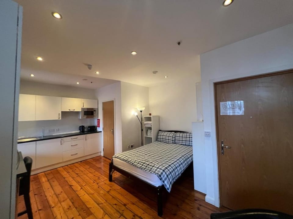 Quiet & Modern Studio Central Location Apartment in Nottingham