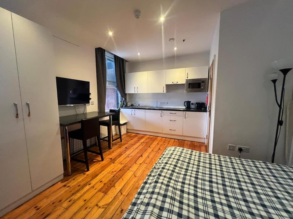 Quiet & Modern Studio Central Location Apartment in Nottingham