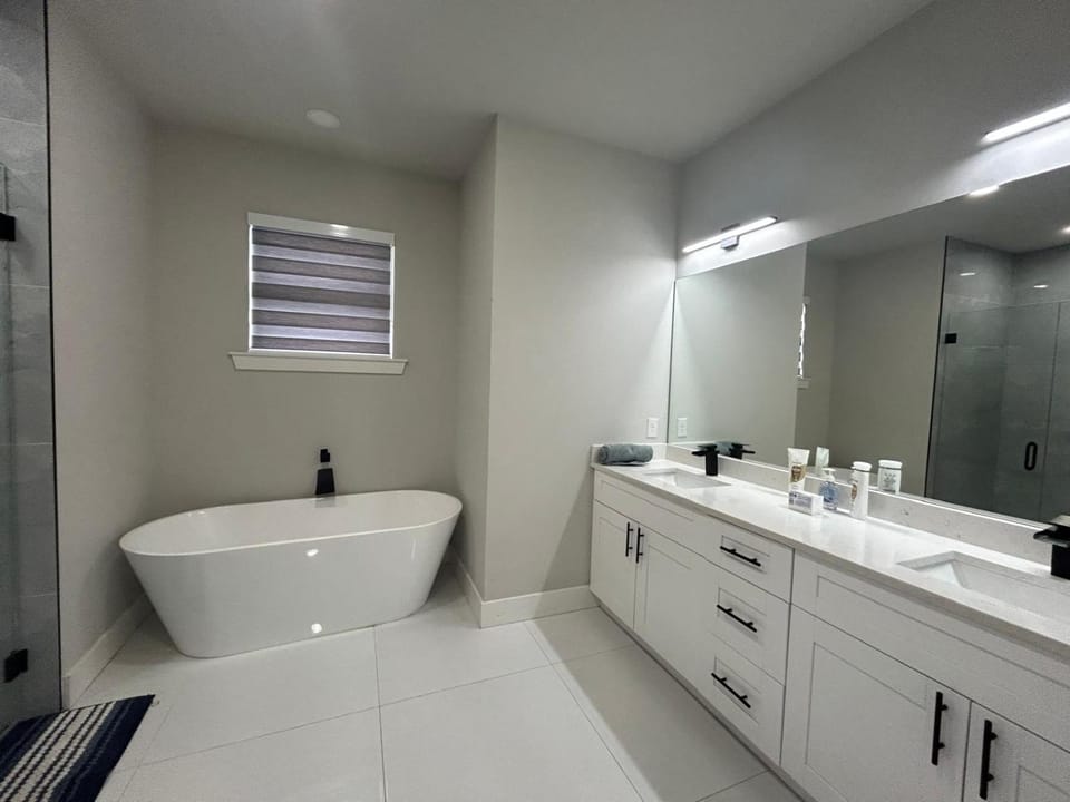 Azure Oasis House House in Lehigh Acres