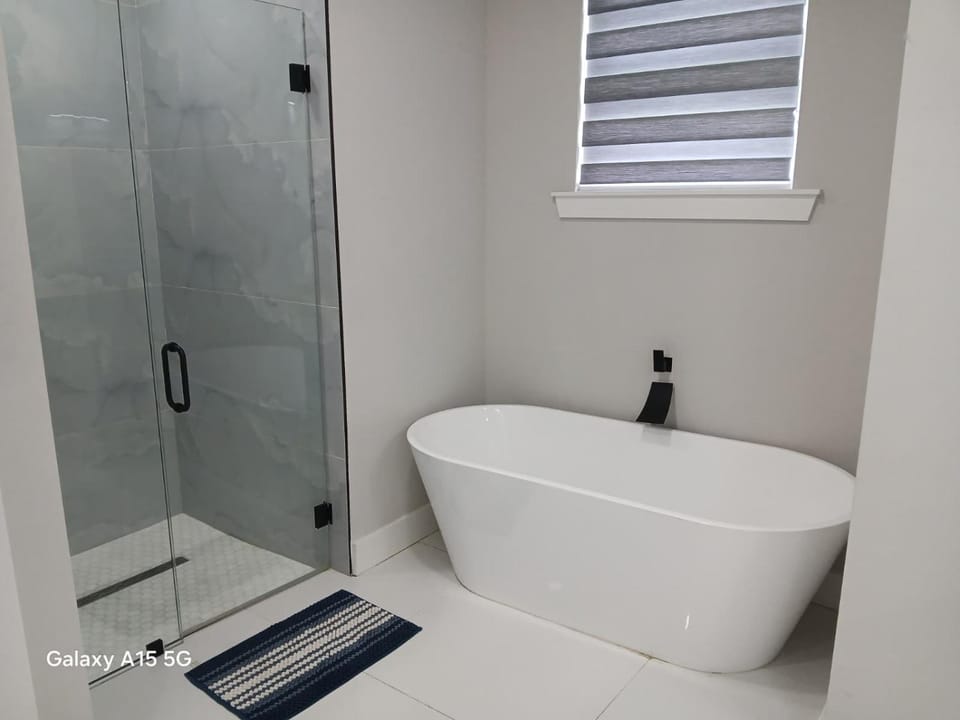 Azure Oasis House House in Lehigh Acres