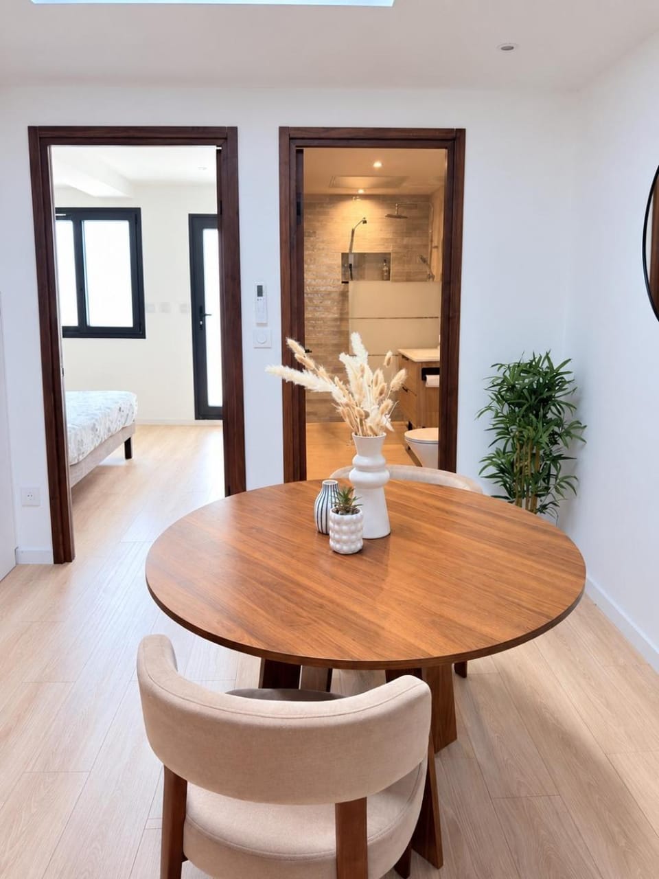 Seating area, Dining area