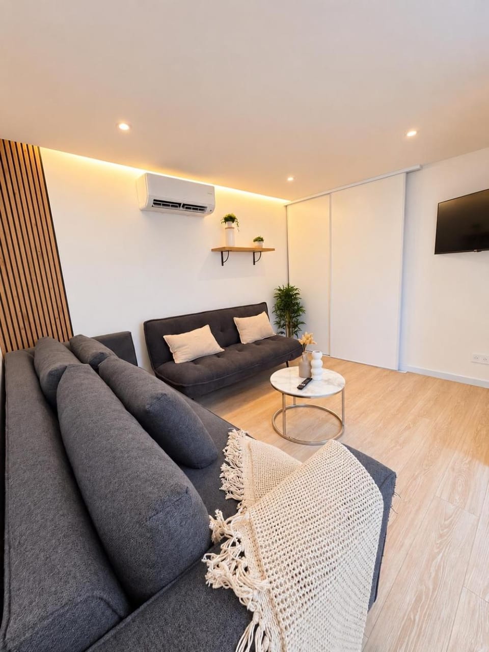 Communal lounge/ TV room, TV and multimedia, Living room, Seating area, Evening entertainment