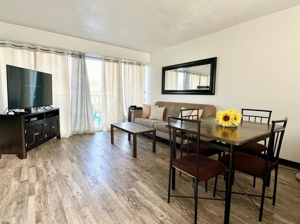 TV and multimedia, Living room, Dining area