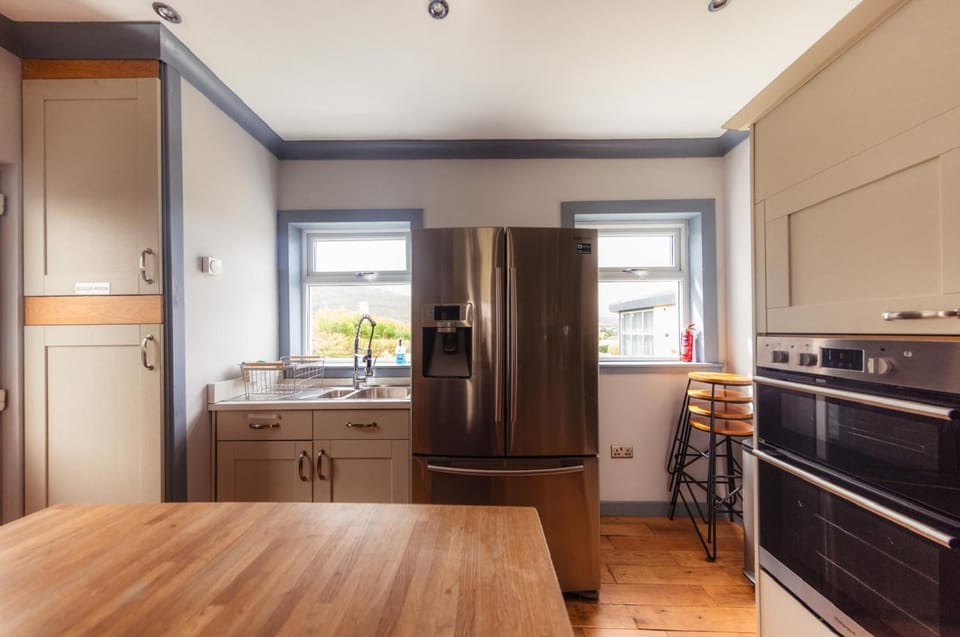 Elegant Portree Cottage with Hot Tub Hamara House in Portree